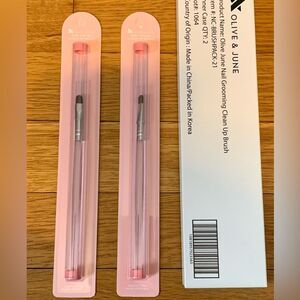 Olive & June clean up nail brush set pink